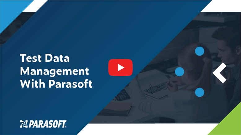Título del vídeo "Gestión de datos de prueba con Parasoft" a la izquierda, con una imagen de una mujer y un hombre colaborando en una pantalla de ordenador a la derecha.